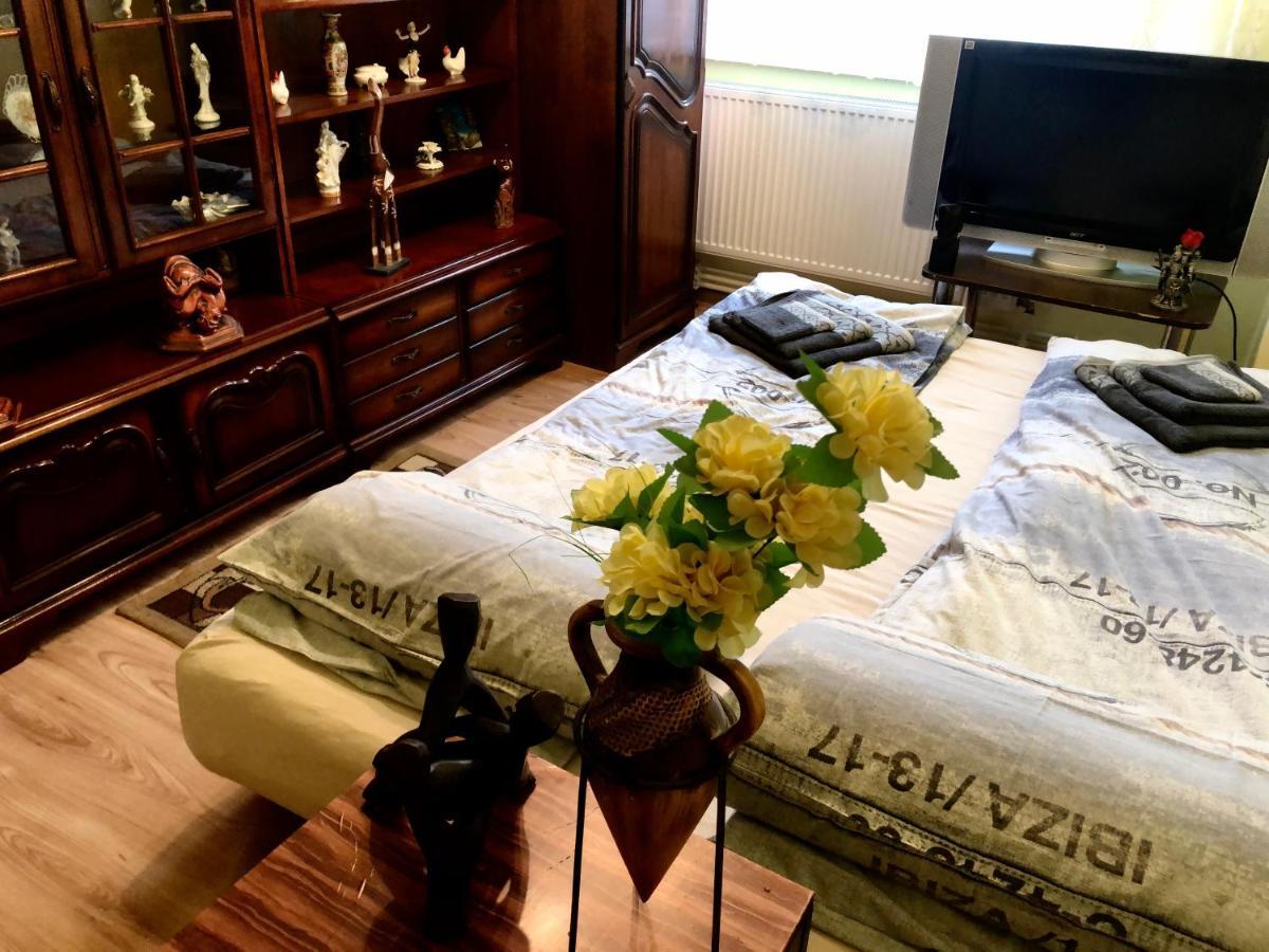 La Symo Apartament Straja Lupeni Lupeni  Luaran gambar
