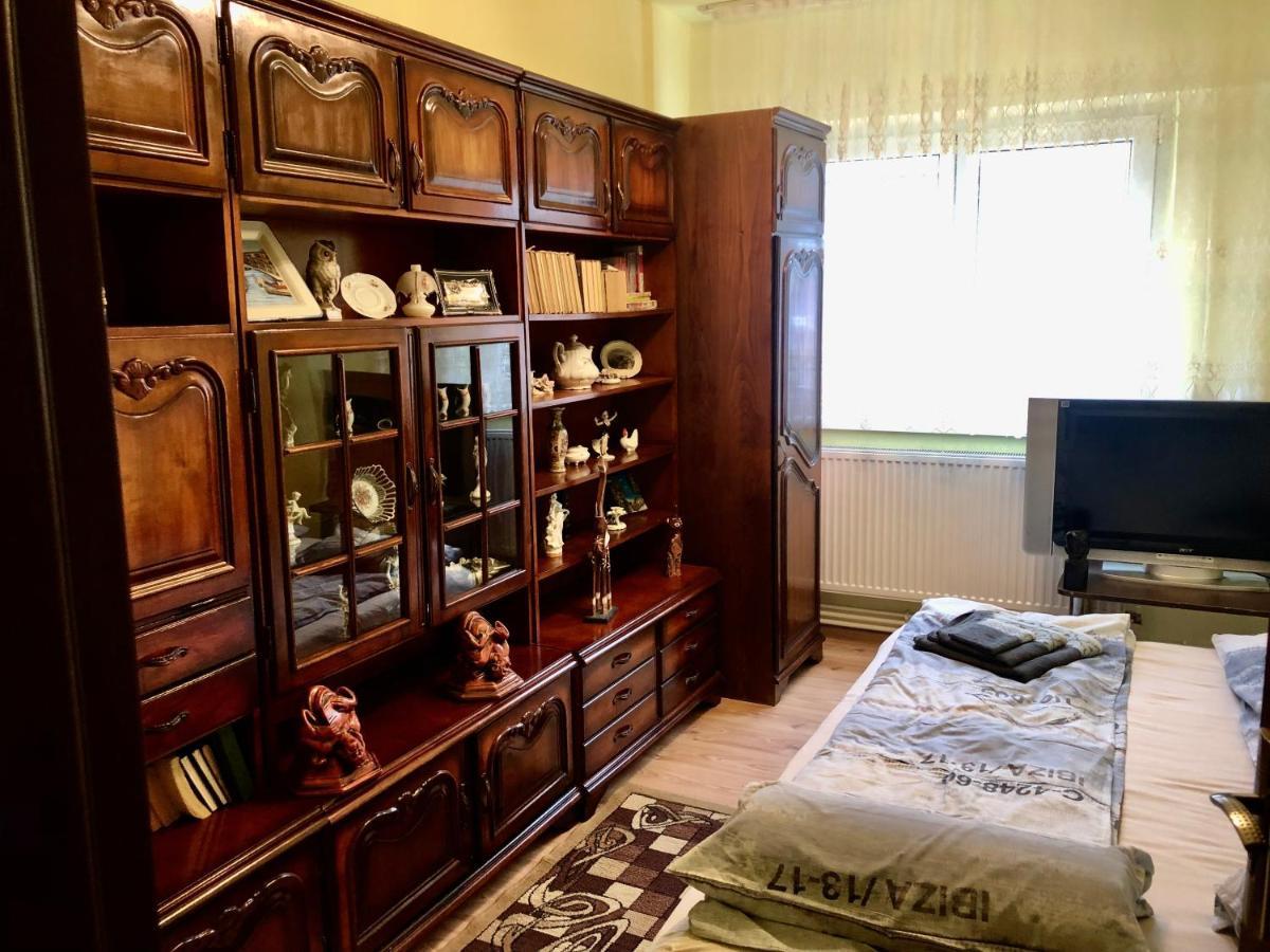 La Symo Apartament Straja Lupeni Lupeni  Luaran gambar